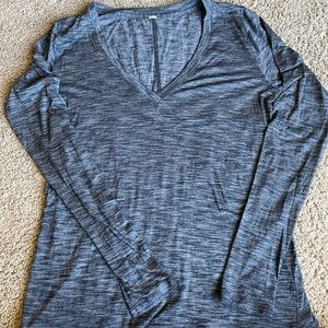 Lululemon size 12 heathered gray long sleeve shirt